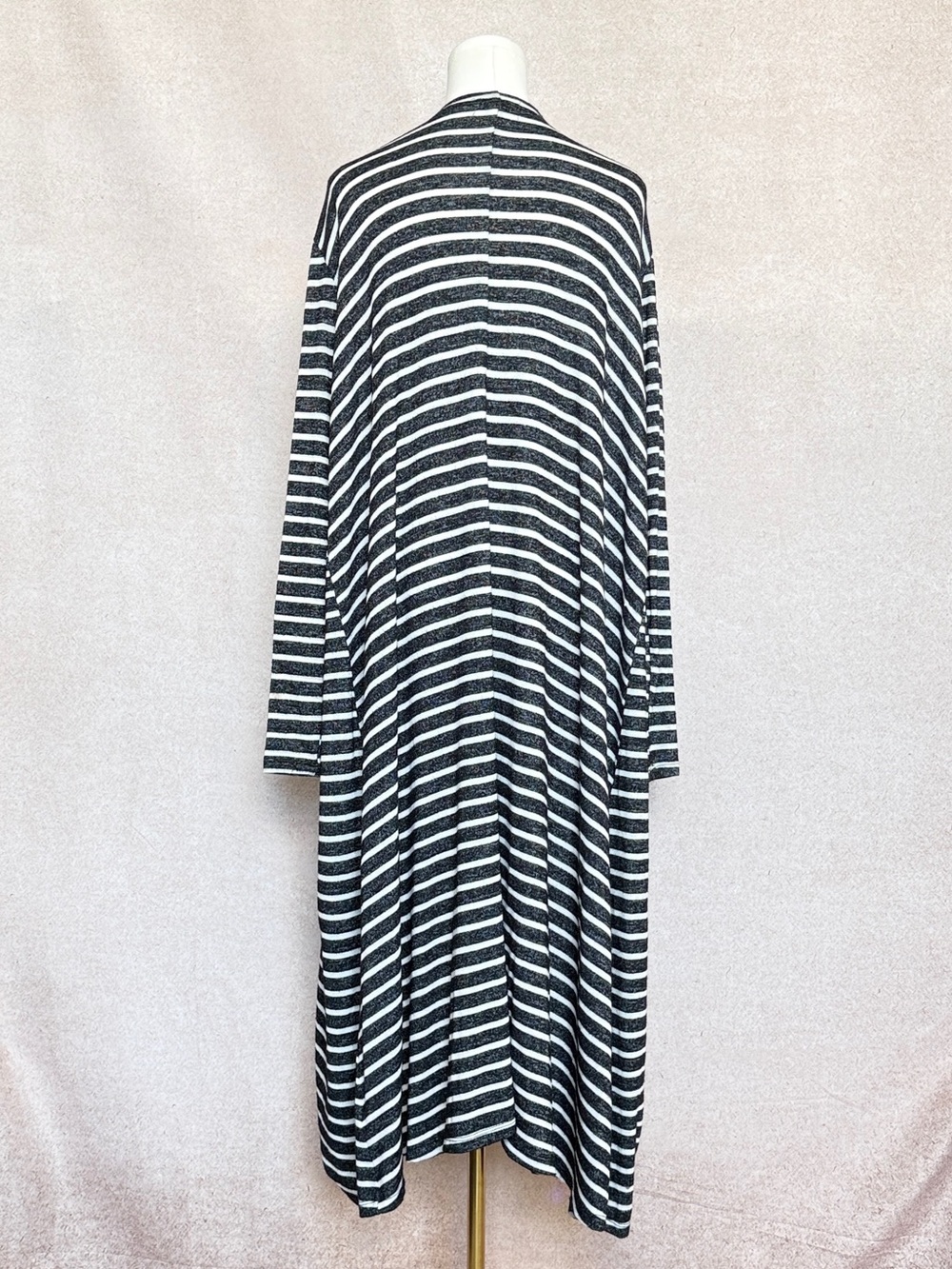 LuLaRoe Black & White Striped Longline Open Silhouette Cardigan with Pockets - Picture 4 of 4
